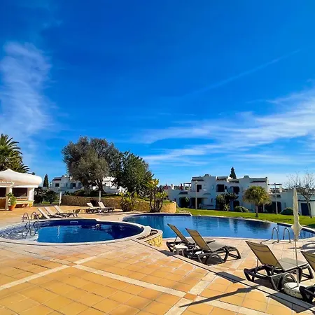 Apartment 2 Bed 2 Bath Poolside With Wi-fi And Ac Albufeira