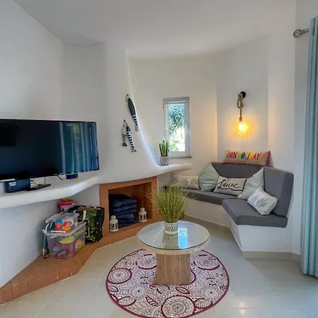 Apartment 2 Bed 2 Bath Poolside With Wi-fi And Ac